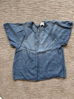 Evereve Denim-Look Flutter Sleeve Top in Blue